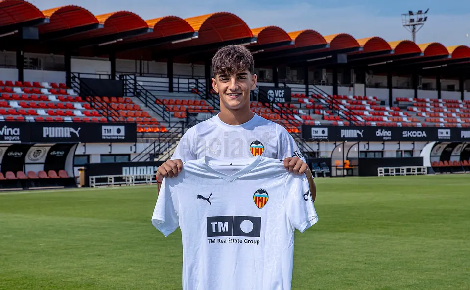 ビクトル・フェルナンデス獲得決定